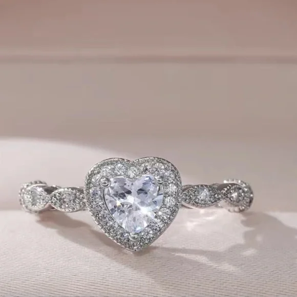 New Women’s 925 Silver Romantic Heart Diamond Ring - Picture 7 of 7